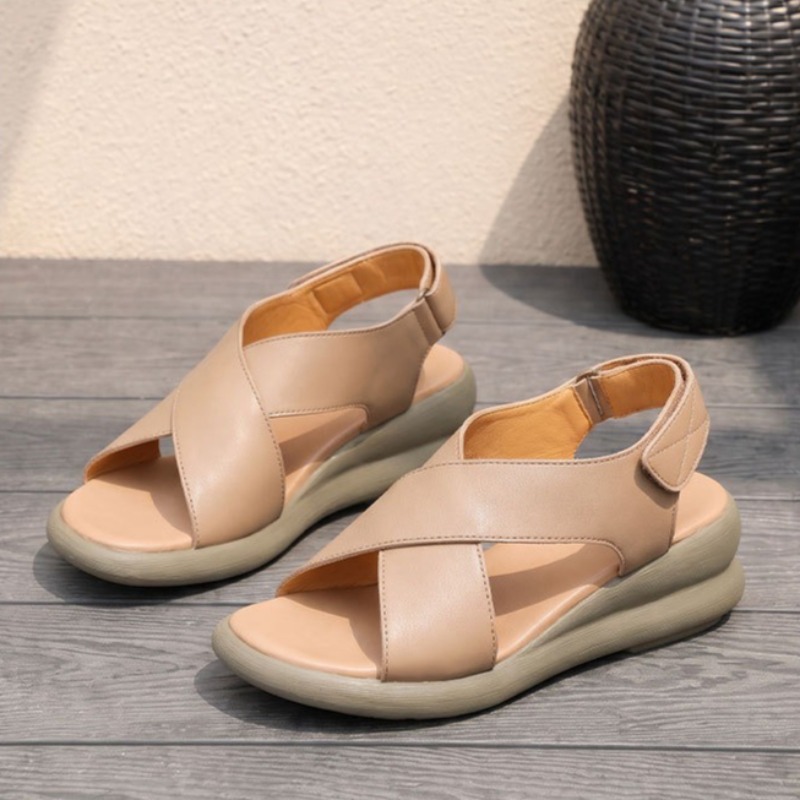 Sapatos Clássicos Femininos de - Leather Classic Strap avaliação e preço