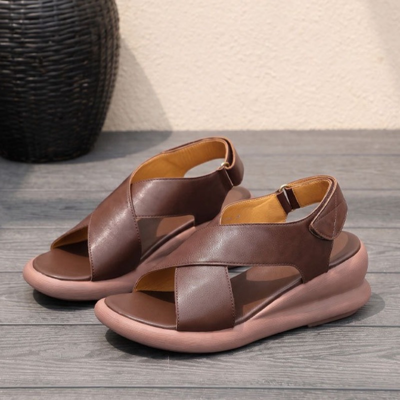 Sapatos Clássicos Femininos de - Leather Classic Strap avaliação e preço